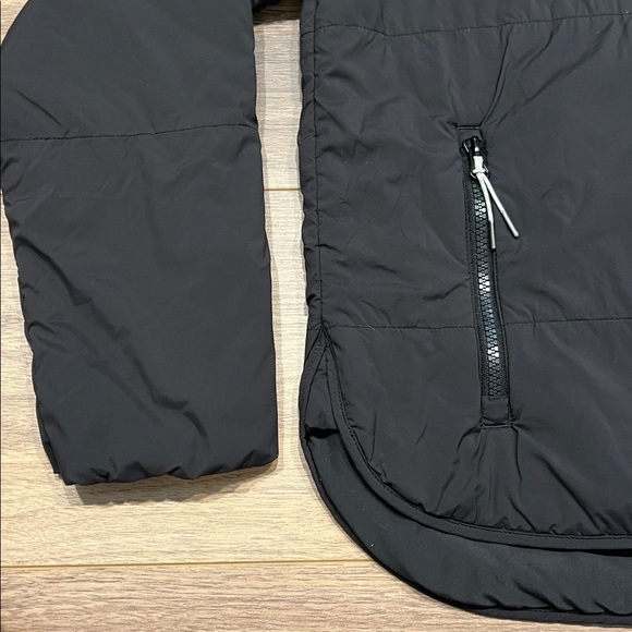 Vuori Canyon Insulated Jacket in Black Size Small - Picture 6 of 14
